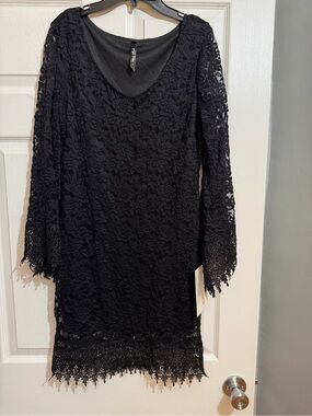 Black Lace Long-Sleeve V-Neck Shift Dress
